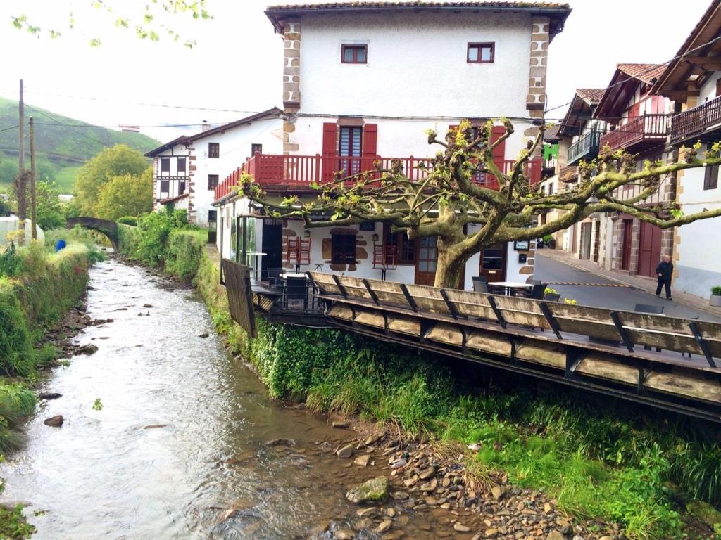 Hostal Auzoa Bera  Exterior photo